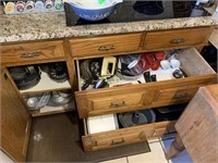 LOT OF KITCHEN IN DRAWERS & CABINET