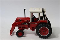 INTERNATIONAL 986 TRACTOR ERTL 1/16