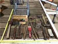 Lot vintage tools, hammers, macula, tenderizer,