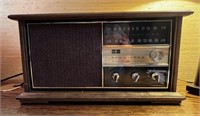 RCA Victor AM/FM Radio