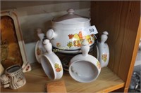 FONDUE POT AND BOWLS WITH WARMER
