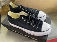 Converse All stars size 8.5 Womens