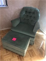 Green chair with ottoman #272