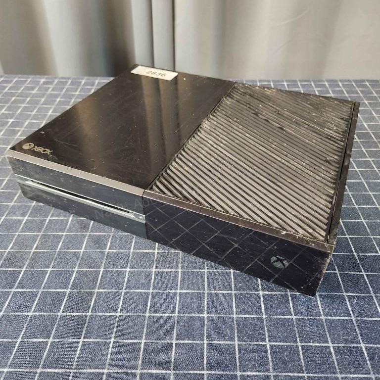 T7 X Box One Game Console Model 1540 2016 Date cod