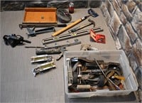 Lot d'outils variés dont coupe-papier