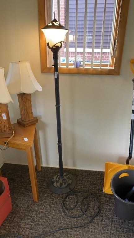 Metal Floor lamp, 67 “ tall