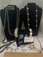 Beautiful 13 piece jewelry collection