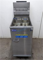AS-NEW PITCO 40LBS GAS FRYER 40C+