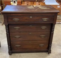 Vintage chest of drawers 42“ x 22 1/2“ x 33“