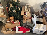 LARGE LOT OF CHRISTMAS/WINTER DECORATIONS