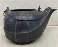 Cast iron tea pot has damage