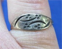 sterling silver ring - size 4.25