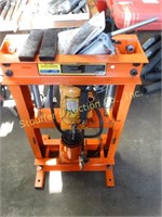 20 ton press with oil filter crusher (jack is