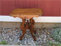 Vintage Mahogany Victorian Parlor Table/Lamp