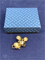 Avon mouse pin