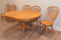 Oval Oak Dining Room Table, (6) Chairs, w/ leaves