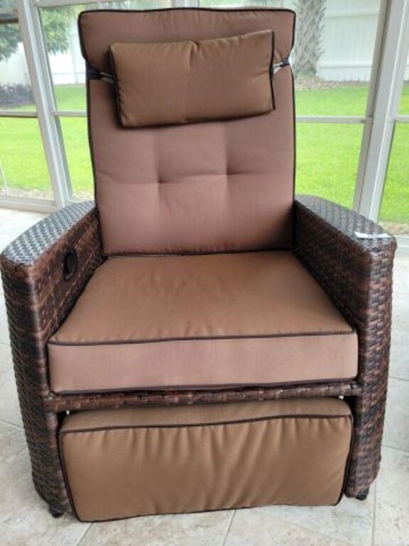 RESIN WICKER OUTDOOR RECLINER