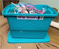 Tote With Lid + Hangers