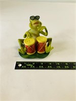 Frog w/ bongos salt and pepper shaker set