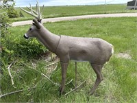 Primos life-size buck decoy with articulating