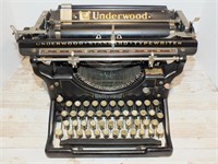 ANTIQUE UNDERWOOD STANDARD TYPEWRITER