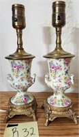 R - PAIR OF VINTAGE TABLE LAMPS (R32)