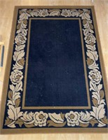 53x76in area rug. Good condition