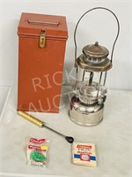 vintage Coleman lantern w/ metal case & pump