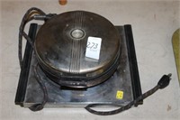 VINTAGE WAFFLE MAKER AND HOT PLATE