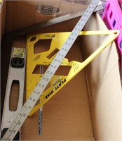 90 degree angle ruler and level