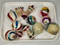 ASSORTED LOT OF VINTAGE CHRISTMAS ORNAMENTS