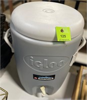 Igloo insulated drink dispenser