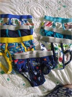 7 prs of of boys briefs size 4T