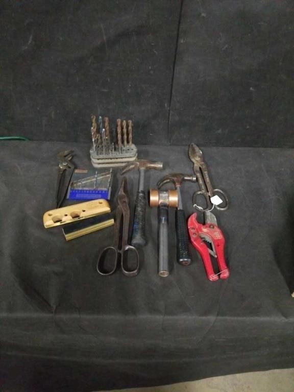 ESTATE LOT OF ASSORTED TOOLS