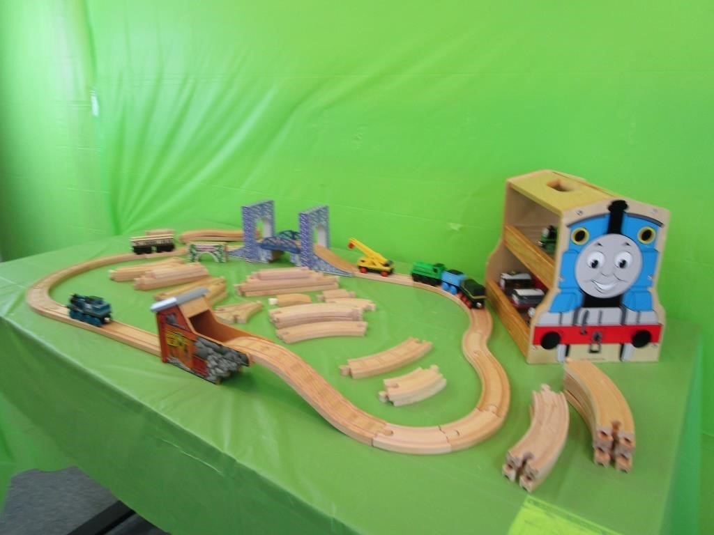 Thomas Train & Friends Caddy, Trains & Tracks