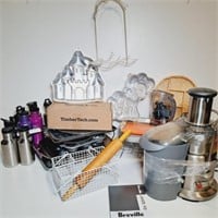 Breville Juicer, Water Bottles, Kitchen Bakeware