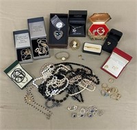 GROUP LOT OF COSTUME JEWELRY - VG