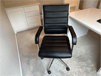 ADJSUTABLE-HEIGHT ROLLING OFFICE CHAIR