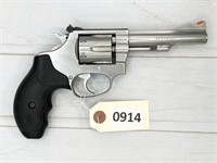 LIKE NEW Smith & Wesson model 631 32Mag revolver,