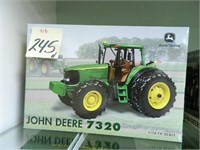 John Deere 7320 Tractor 2005 Farm Show (NIB)