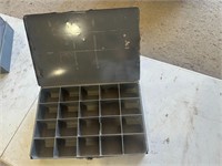 (4)   SteelTrays / 4 coffres de métal