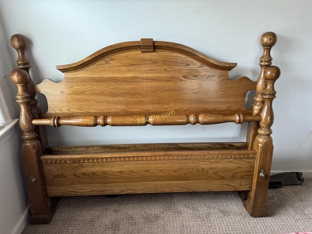 Queen headboard, footboard, rails, Measures: 64"W