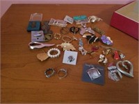 LARGE VARIETY OF PINS AND 2 RINGS