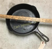 GRISWOLD 8" CAST IRON PAN