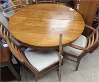 ROUND DINING TABLE W/ 2 LEAVES & 6 CHAIRS