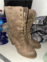 Laced fashion boots sz10