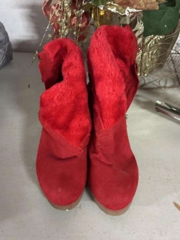 Red boots sz10