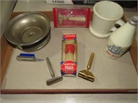 COLLECTION OF VINTAGE SHAVING ITEMS