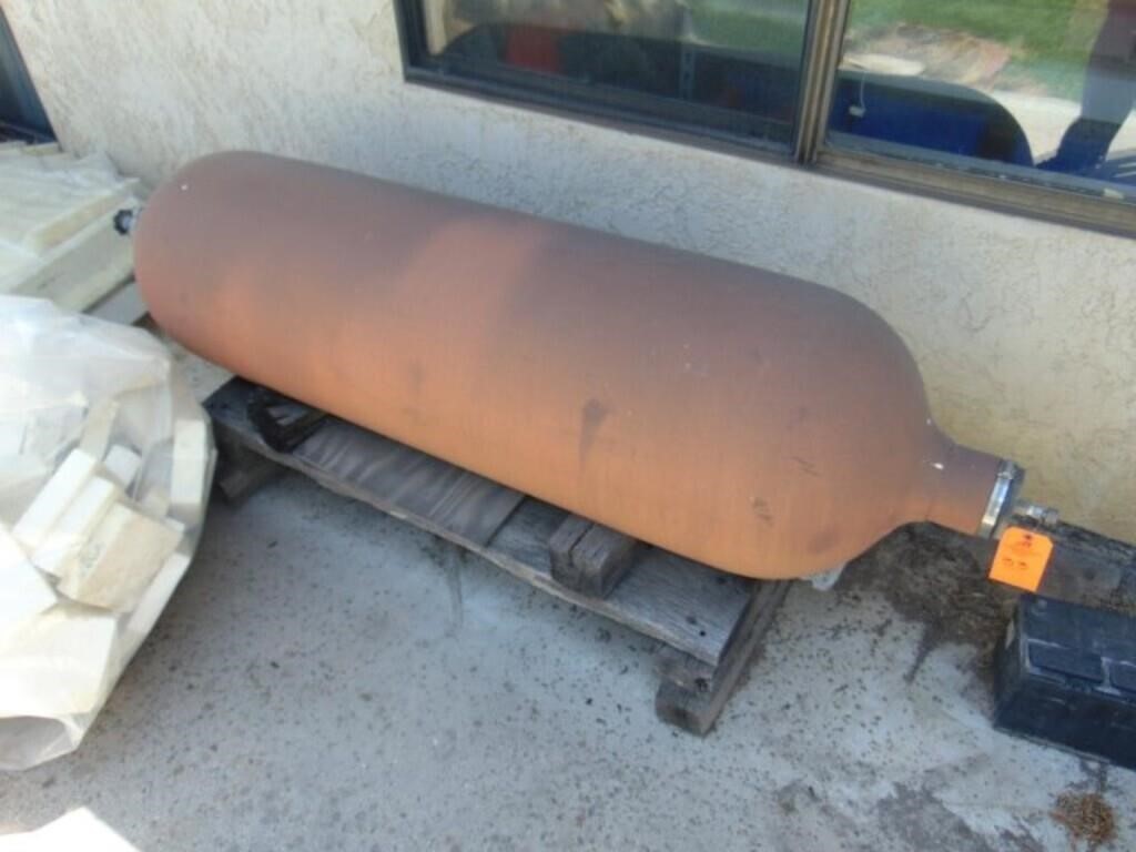 (LOT 3) steel tanks, unknown contents