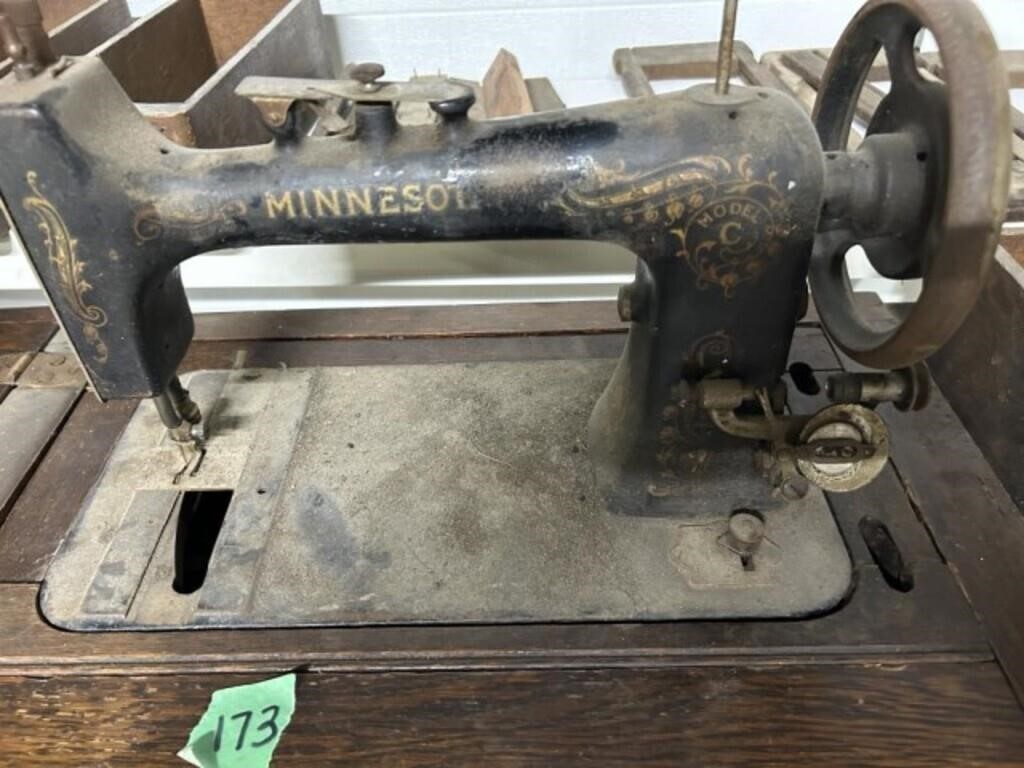 Minnesota 4 drawer sewing machine - Antique